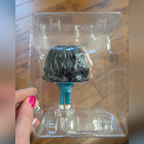 Funko Pop! Squid Game Player 067 Kang Sae-Byeok in Green and Black - Picture 9 of 9